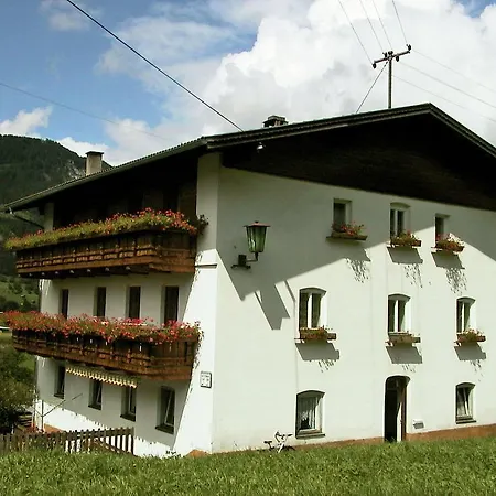 Haus Erhart 2 Apartment *